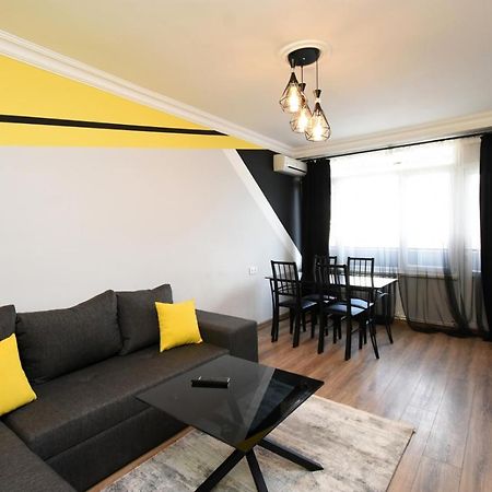Positive Apartment In Center Of Yerevan City Exterior photo