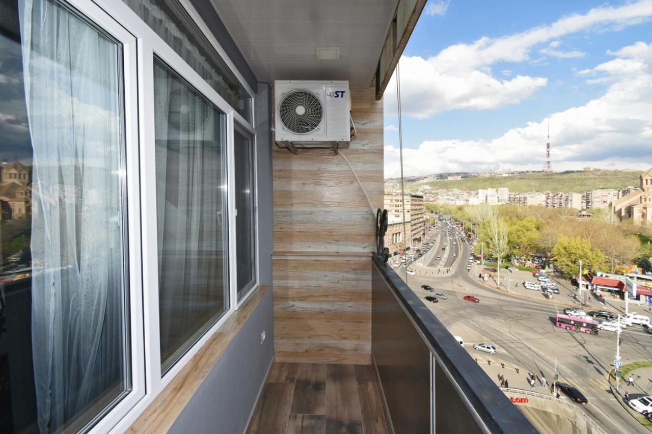 Positive Apartment In Center Of Yerevan City Exterior photo