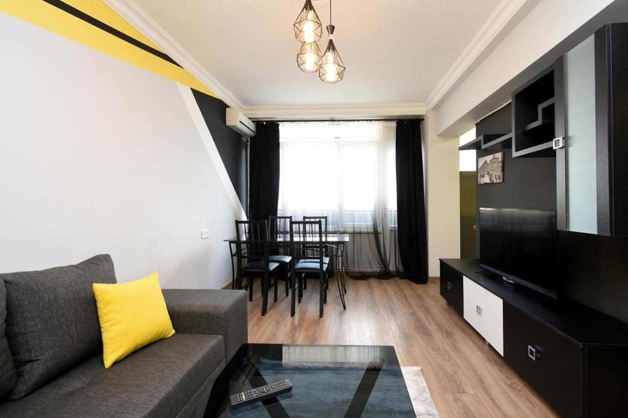 Positive Apartment In Center Of Yerevan City Exterior photo