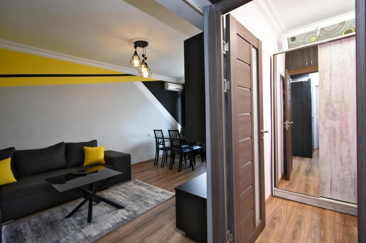 Positive Apartment In Center Of Yerevan City Exterior photo