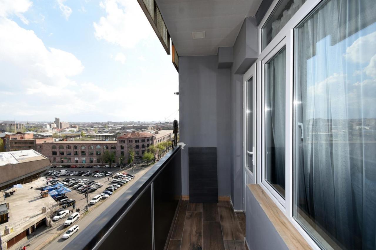 Positive Apartment In Center Of Yerevan City Exterior photo