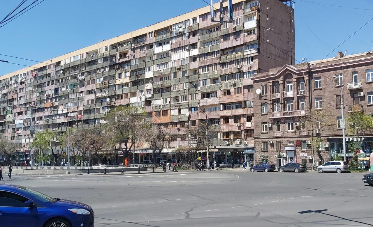 Positive Apartment In Center Of Yerevan City Exterior photo