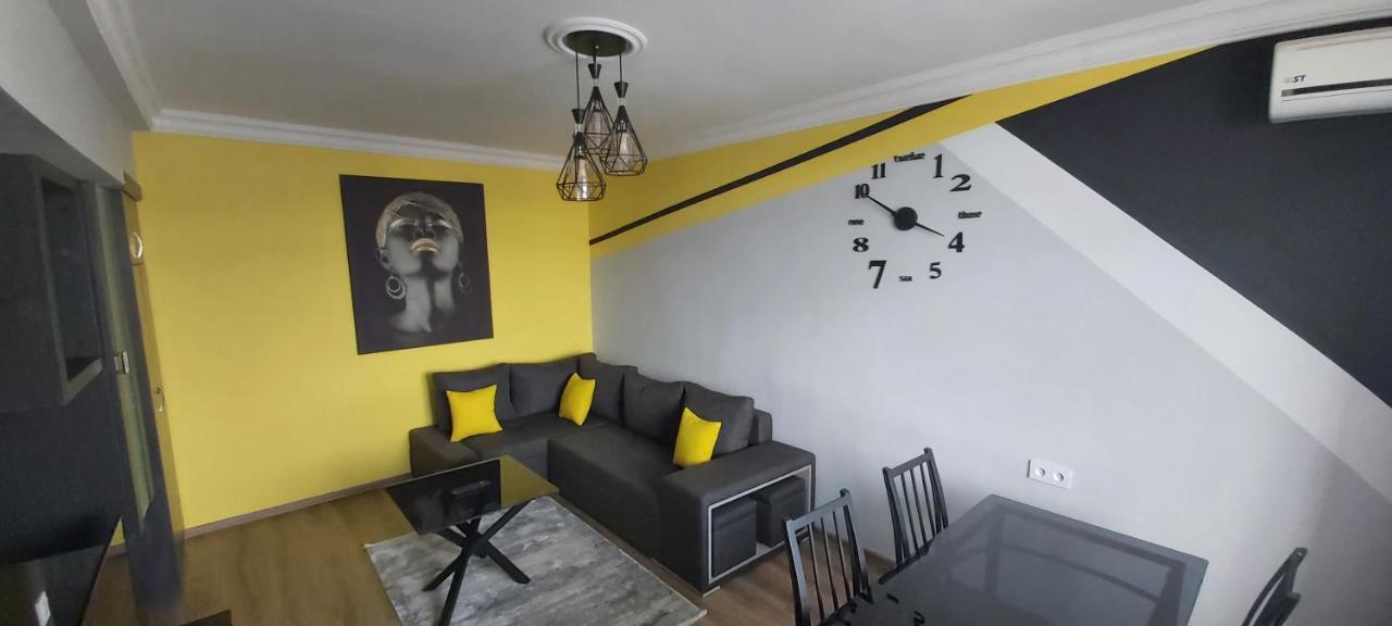 Positive Apartment In Center Of Yerevan City Exterior photo